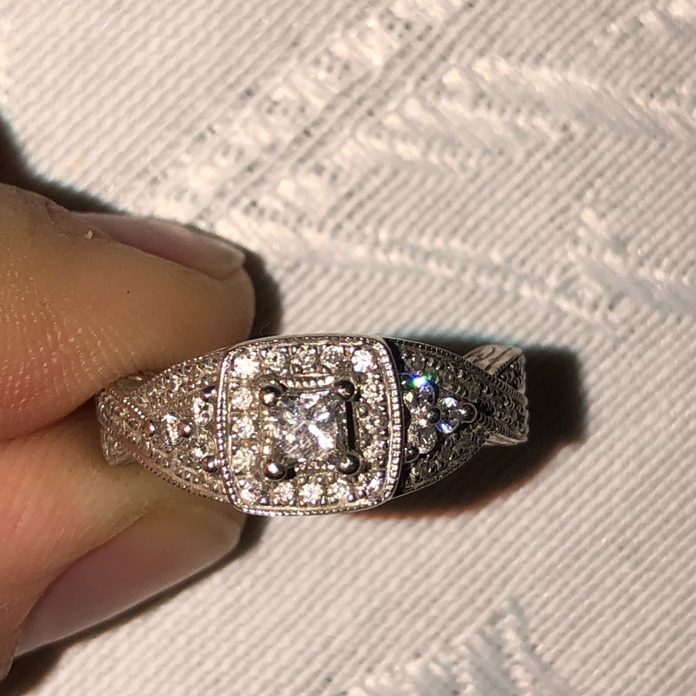 Engagement ring WANT THIS GONE ASAP!!